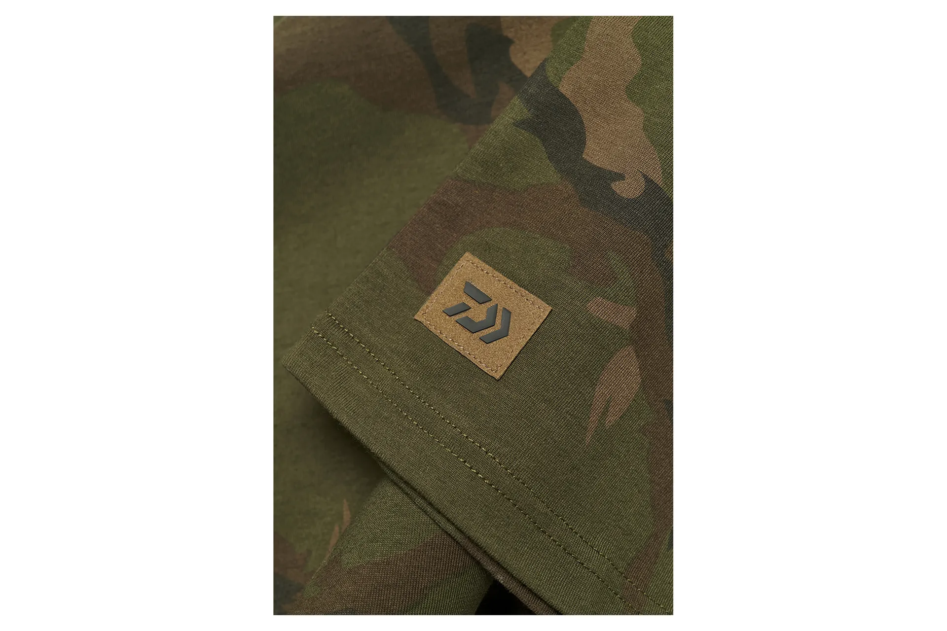 Daiwa Carp Camo T-Shirt Angeljacke Ansicht 2