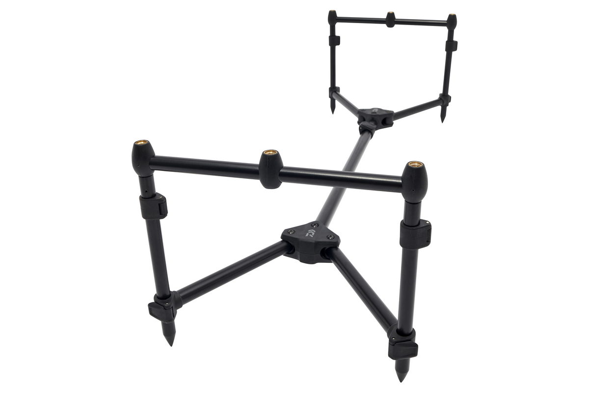 DAIWA Black Widow Low Level 3 Rod Pod für bis zu 3 Ruten 88x31x27cm
