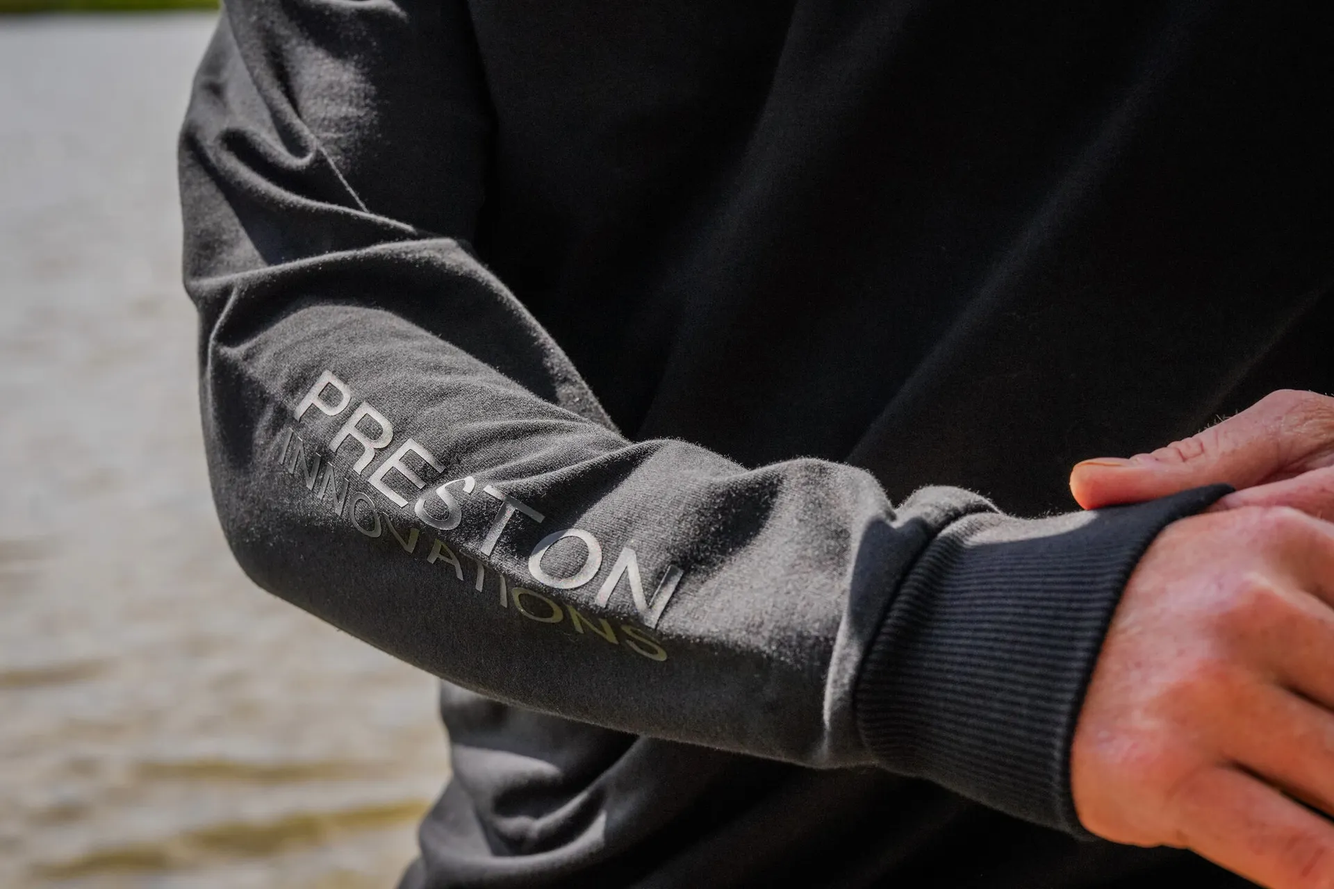 PRESTON Black Minimal Sweatshirt weitere Ansicht