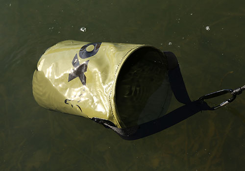 FOX Collapsable water bucket inc rope/clip
