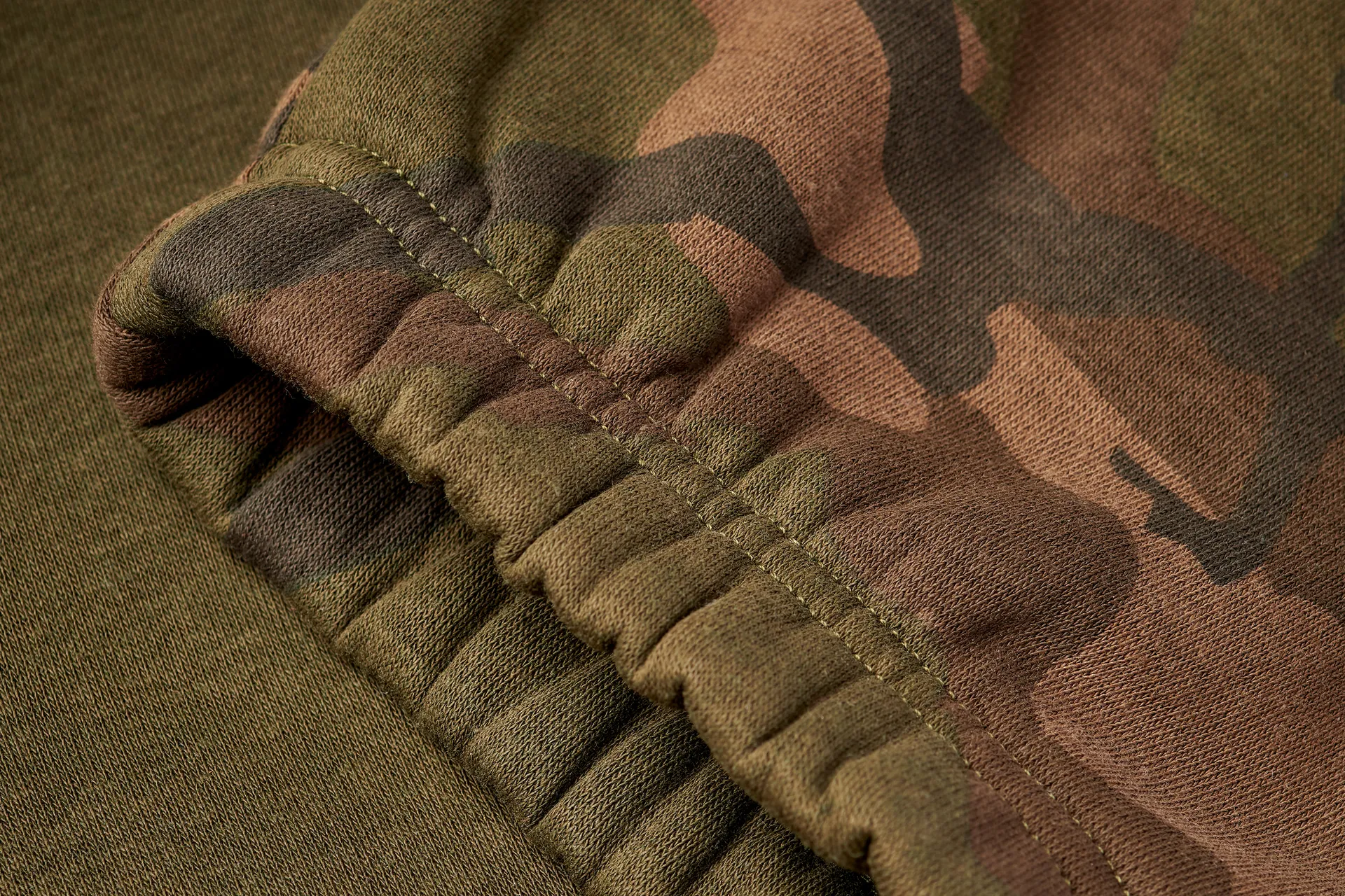 Daiwa Carp Camo Jogger Angeljacke Ansicht 3